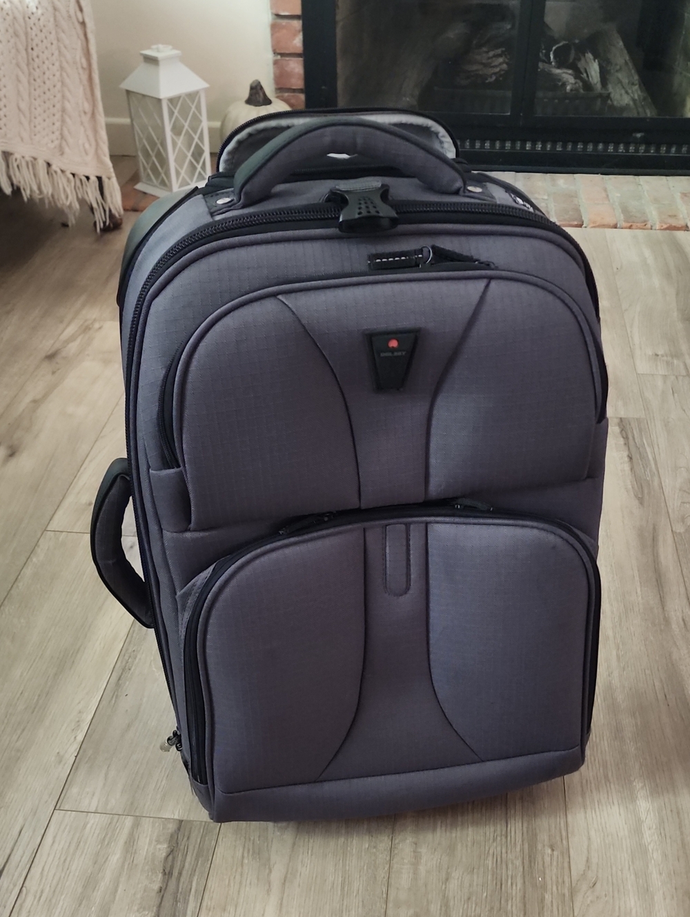 Unbranded Men's Gray Travel Backpack with Padded Front Panels